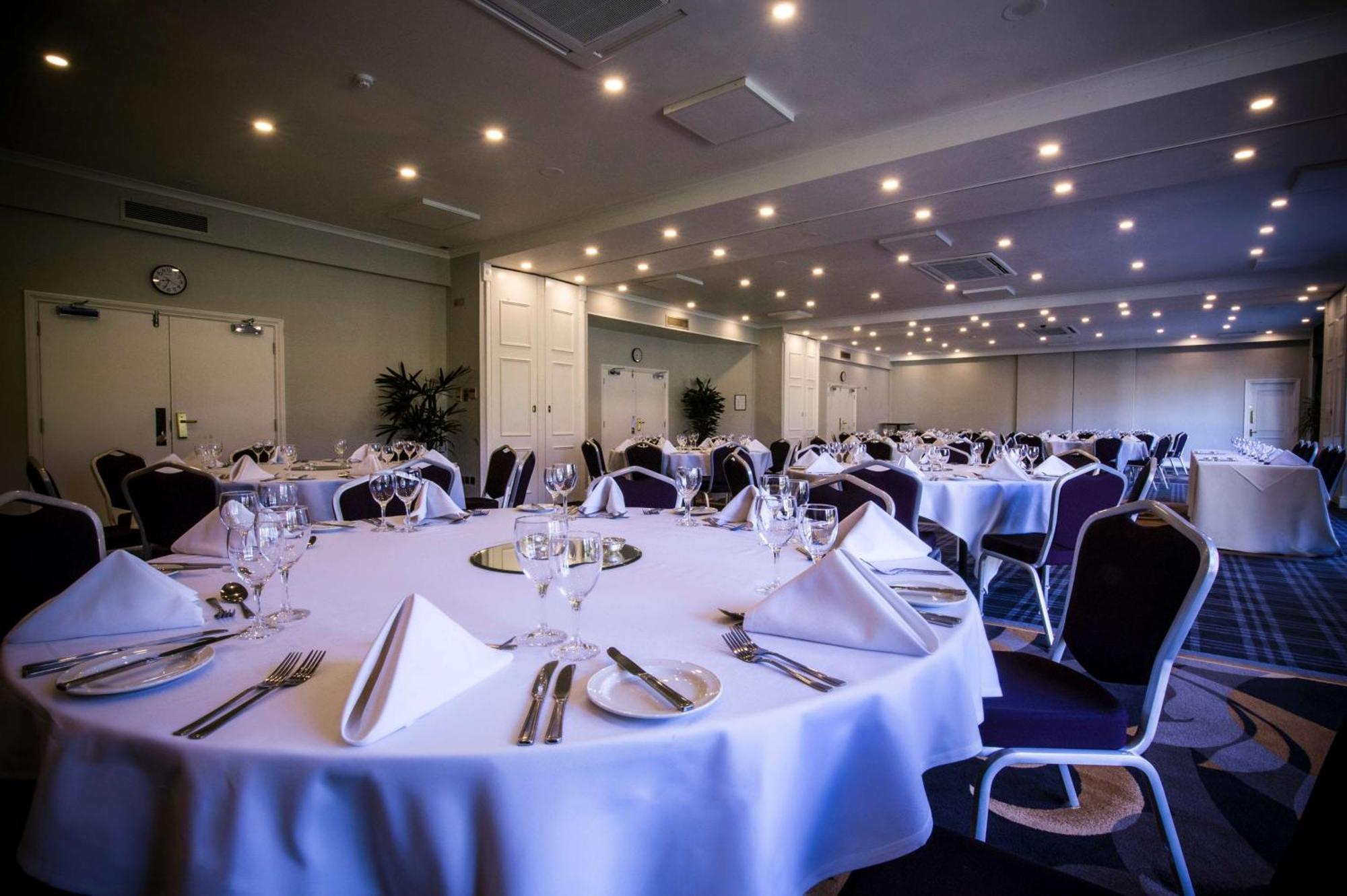 Doubletree By Hilton Cheltenham-Cotswolds Экстерьер фото