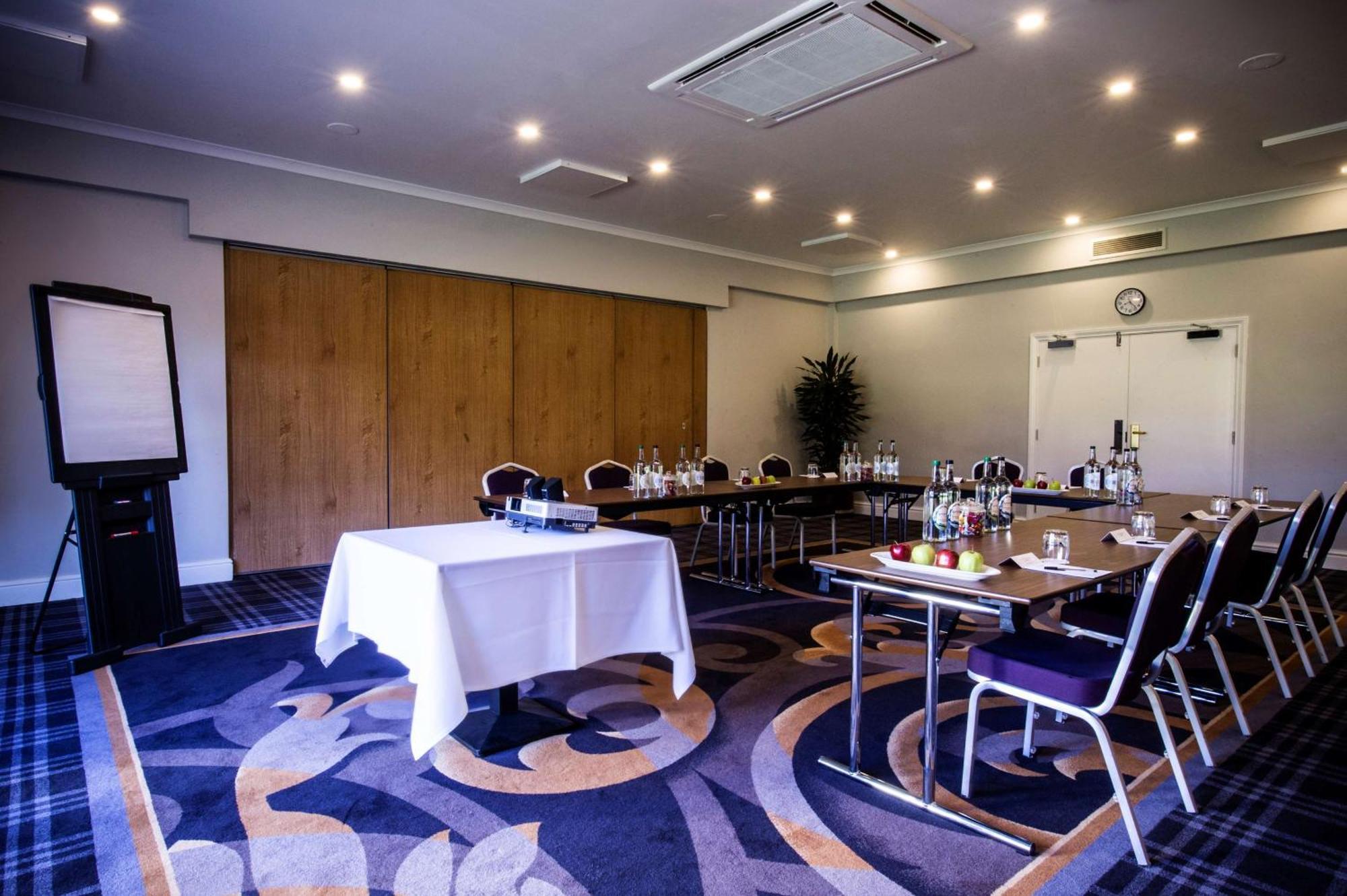 Doubletree By Hilton Cheltenham-Cotswolds Экстерьер фото